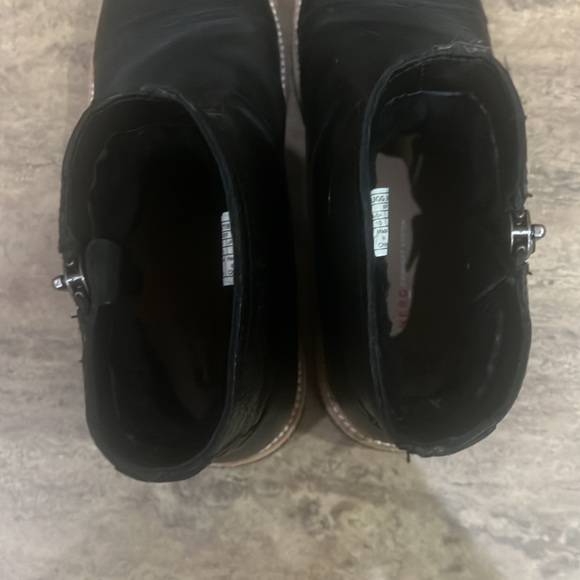 Uggs Mens Boots - Picture 5 of 11